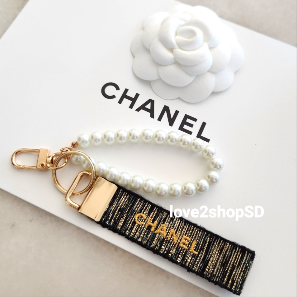 Chanel Charm Key Chain Key Ring Charm Holder Gold Black Keychain BRAND NEW - Picture 2 of 5